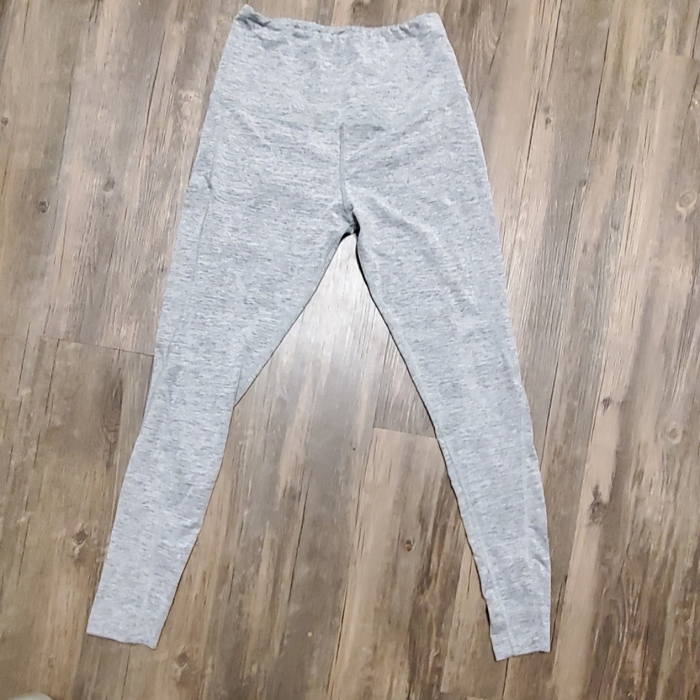 Gray leggings with pockets